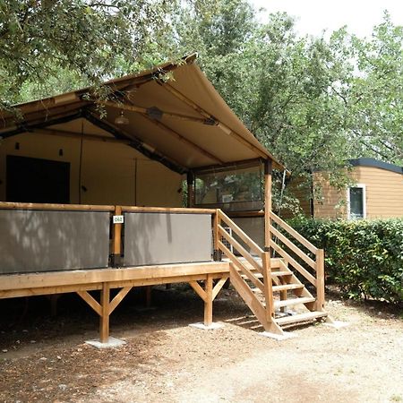 Domaine Les Chenes Blancs Hotel Saint-Saturnin-d'Apt Bagian luar foto