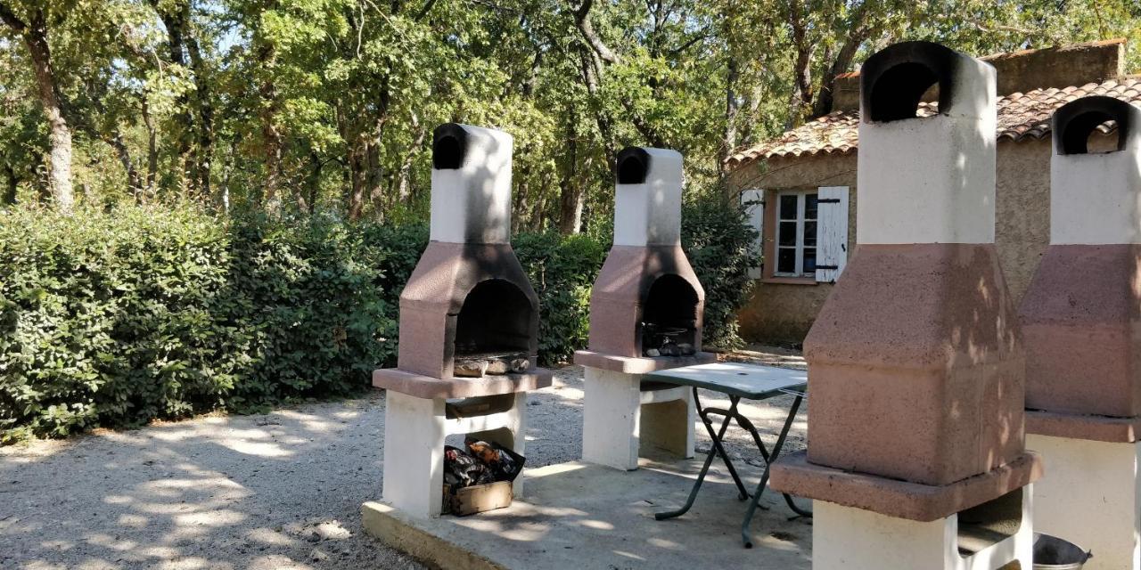 Domaine Les Chenes Blancs Hotel Saint-Saturnin-d'Apt Bagian luar foto