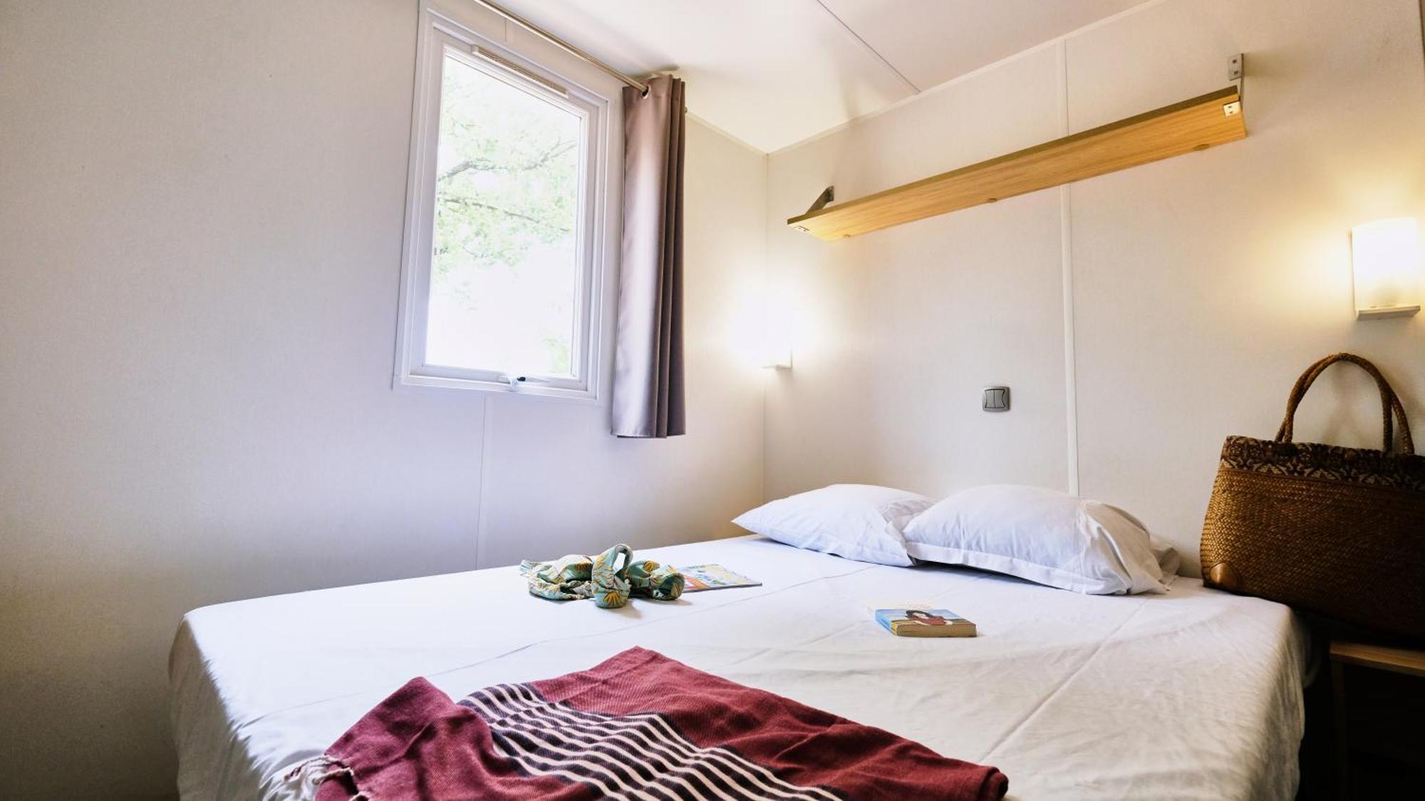 Domaine Les Chenes Blancs Hotel Saint-Saturnin-d'Apt Bagian luar foto