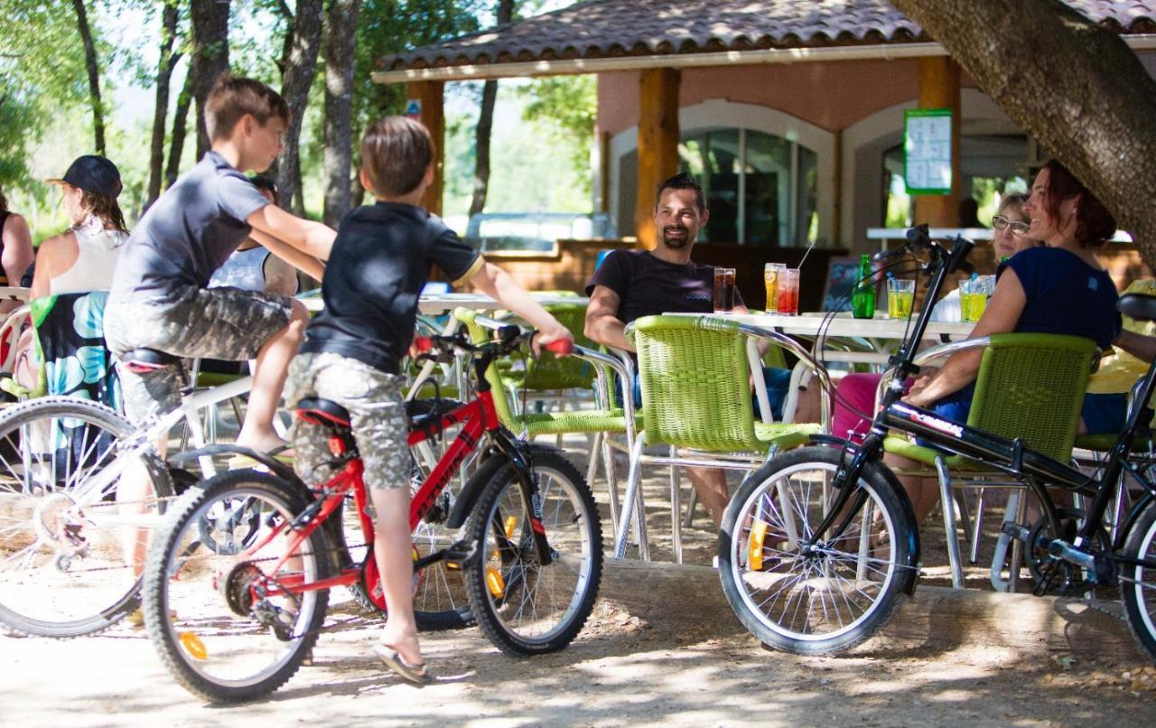 Domaine Les Chenes Blancs Hotel Saint-Saturnin-d'Apt Bagian luar foto